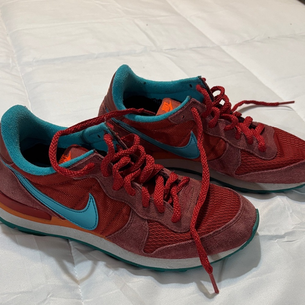 NIKE sneakers